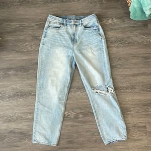 American Eagle light wash high waisted 90s boyfriends distressed jean size 10